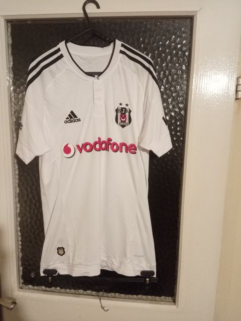 Beşiktaş Adidas 2015-2016 Sezonu İç Saha Forması - Mario Gomez (33)